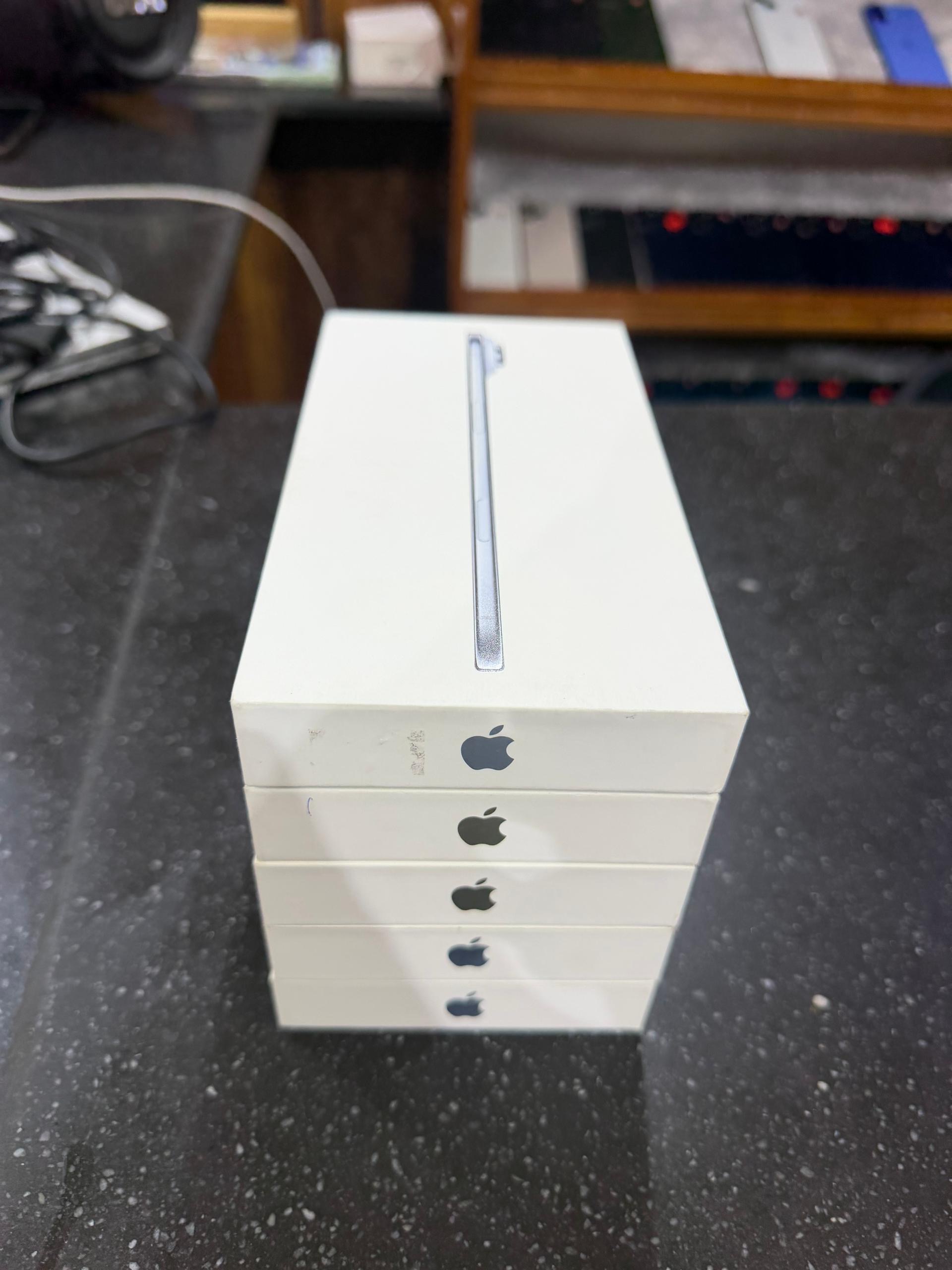 Brand new 17air 256gb. Non active